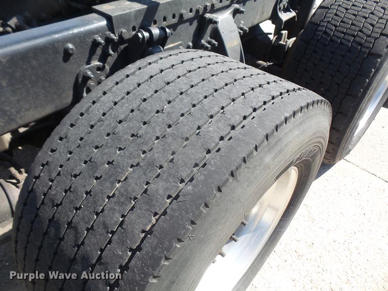 image for item DC5289 2009 Freightliner Cascadia semi truck