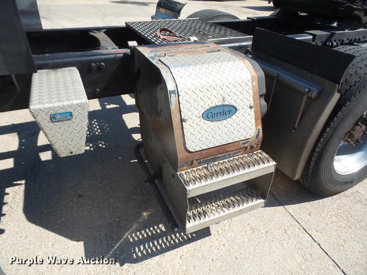 image for item DC5289 2009 Freightliner Cascadia semi truck