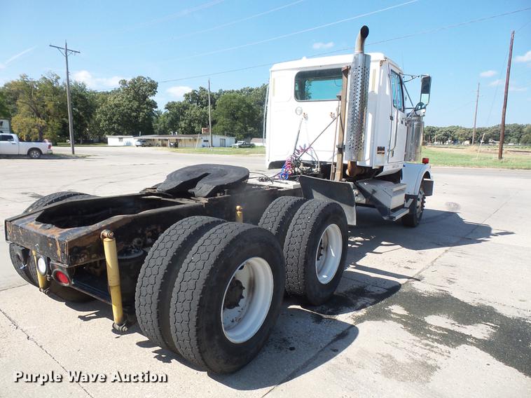image for item DC5290 2001 Western Star 4964FX semi truck