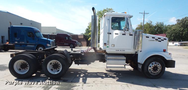 image for item DC5290 2001 Western Star 4964FX semi truck