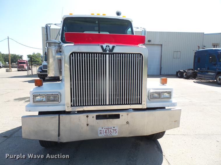 image for item DC5290 2001 Western Star 4964FX semi truck