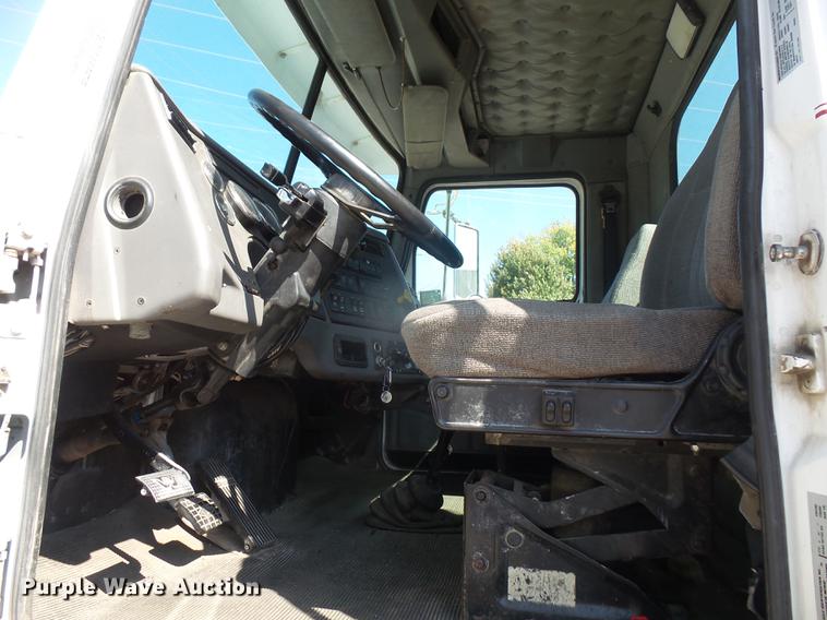 image for item DC5290 2001 Western Star 4964FX semi truck