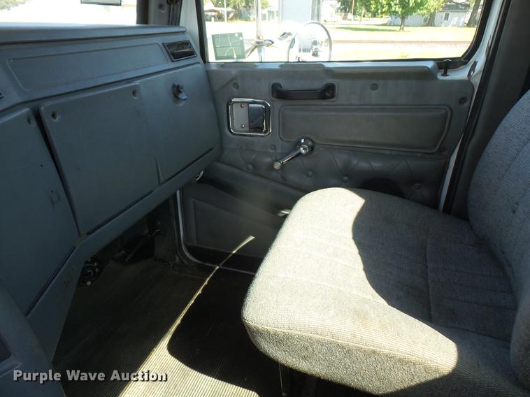 image for item DC5290 2001 Western Star 4964FX semi truck