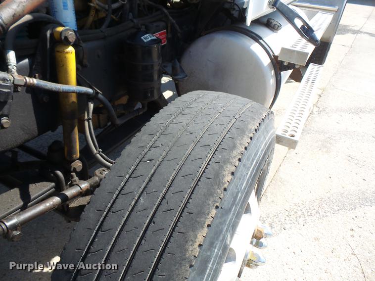 image for item DC5290 2001 Western Star 4964FX semi truck