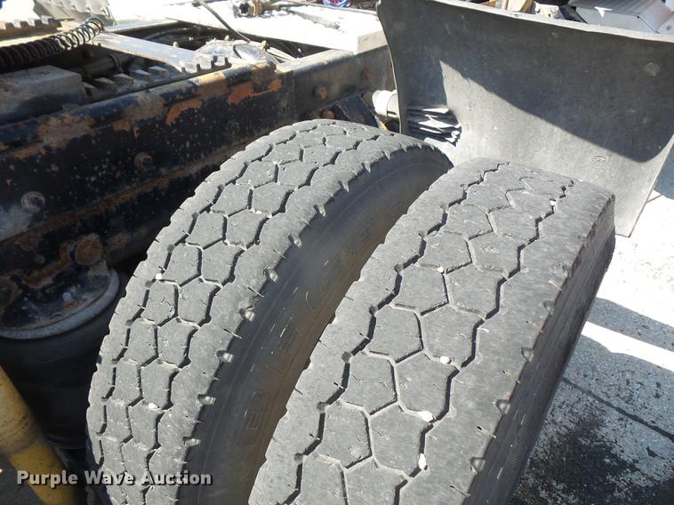 image for item DC5290 2001 Western Star 4964FX semi truck