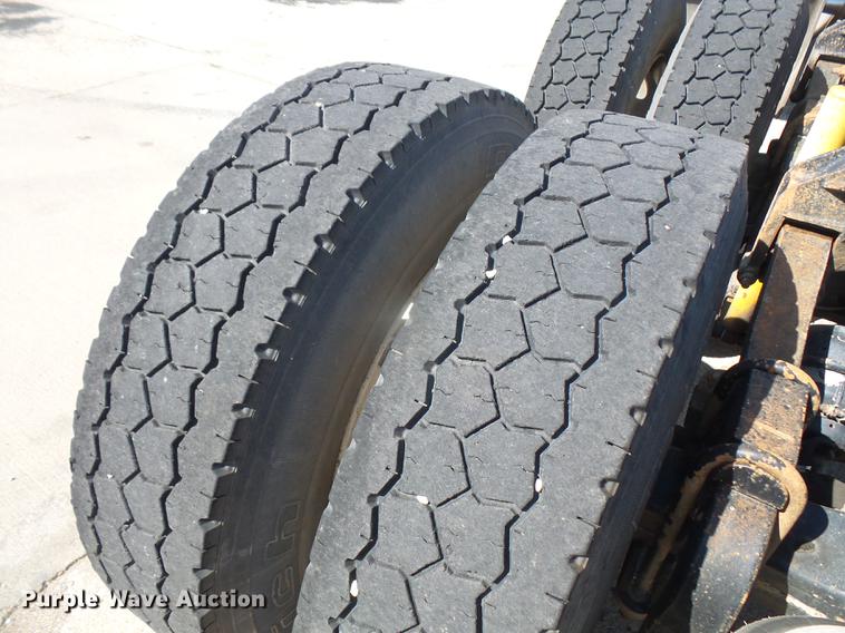 image for item DC5290 2001 Western Star 4964FX semi truck