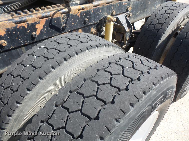 image for item DC5290 2001 Western Star 4964FX semi truck