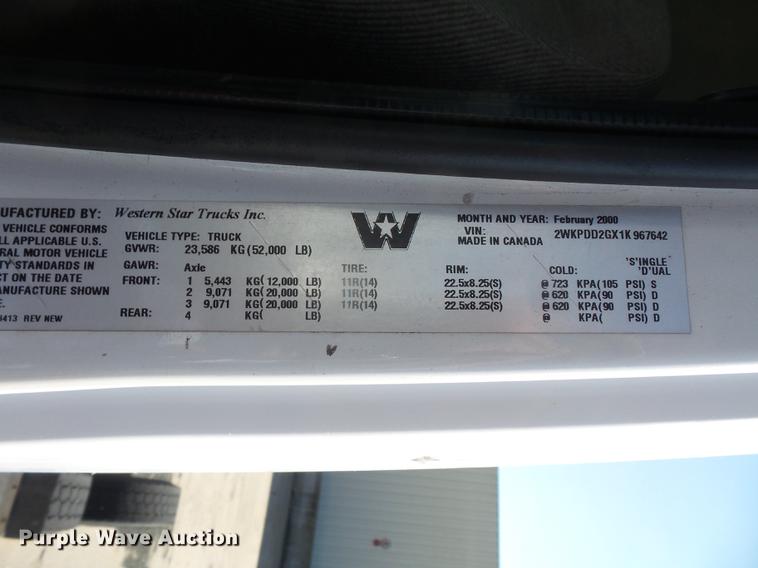 image for item DC5290 2001 Western Star 4964FX semi truck