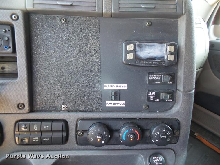 image for item DC5291 2011 Freightliner Cascadia semi truck