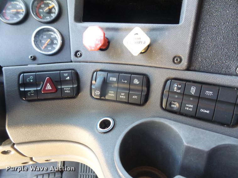 image for item DC5291 2011 Freightliner Cascadia semi truck