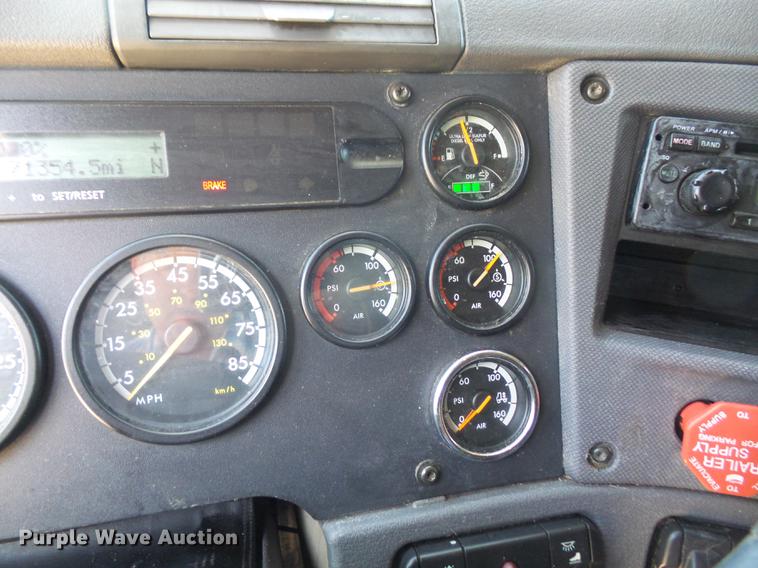 image for item DC5291 2011 Freightliner Cascadia semi truck