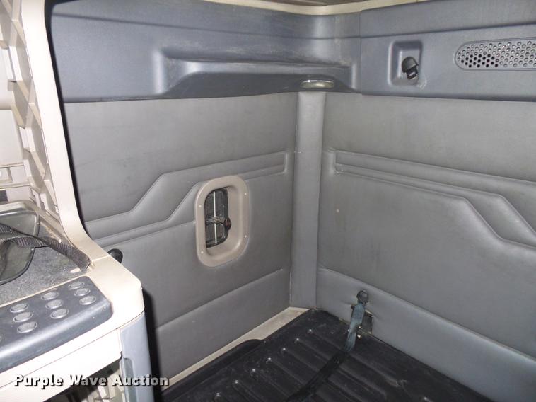 image for item DC5291 2011 Freightliner Cascadia semi truck