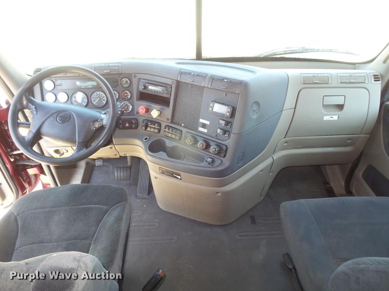 image for item DC5291 2011 Freightliner Cascadia semi truck