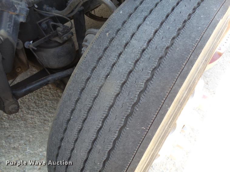 image for item DC5291 2011 Freightliner Cascadia semi truck