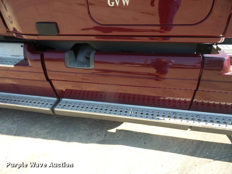 image for item DC5291 2011 Freightliner Cascadia semi truck