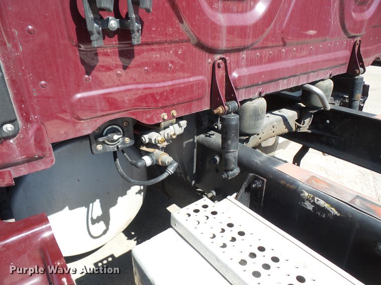 image for item DC5291 2011 Freightliner Cascadia semi truck