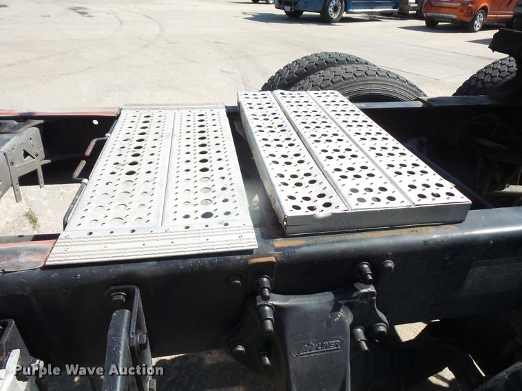 image for item DC5291 2011 Freightliner Cascadia semi truck