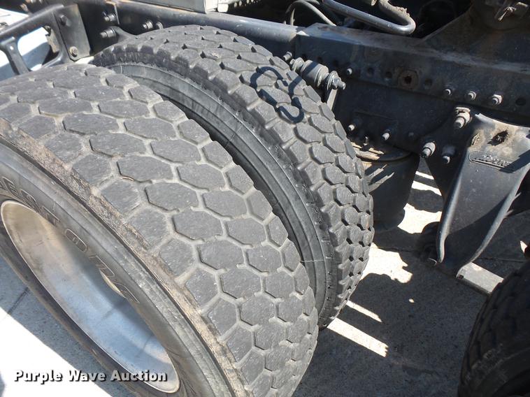 image for item DC5291 2011 Freightliner Cascadia semi truck