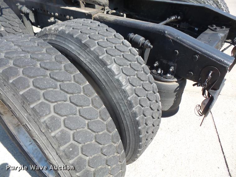 image for item DC5291 2011 Freightliner Cascadia semi truck