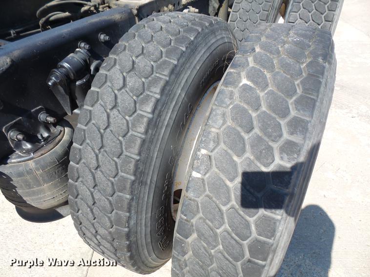 image for item DC5291 2011 Freightliner Cascadia semi truck