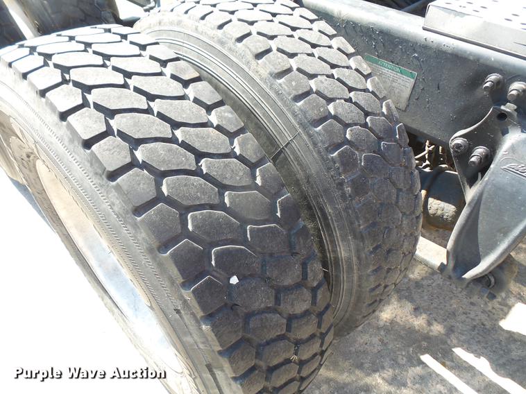 image for item DC5291 2011 Freightliner Cascadia semi truck