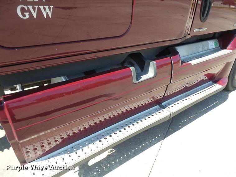 image for item DC5291 2011 Freightliner Cascadia semi truck