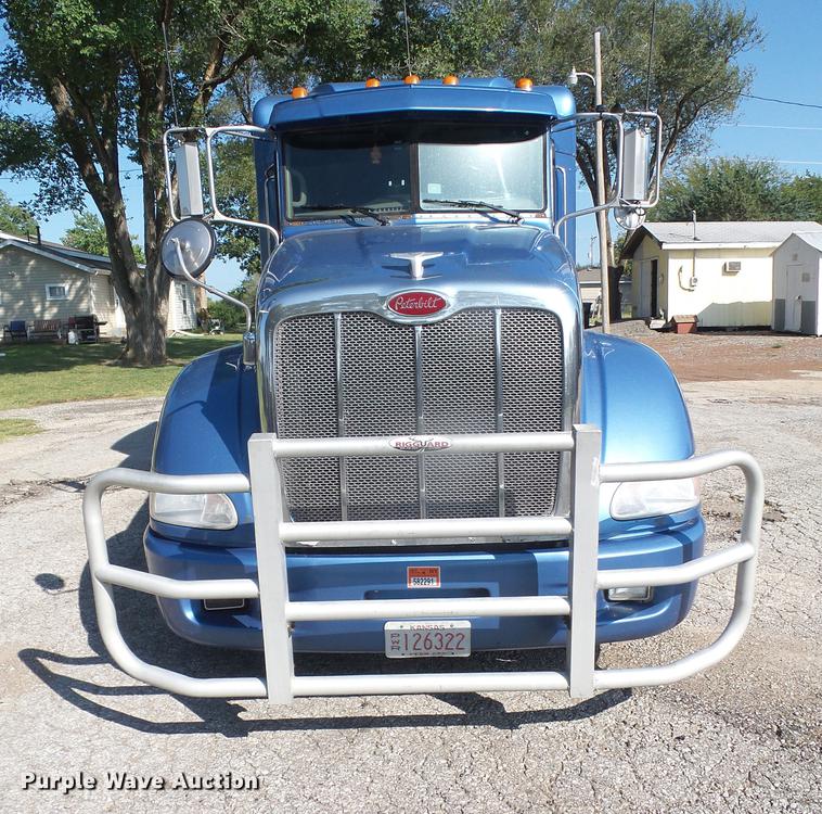image for item DC5303 2012 Peterbilt 386 semi truck