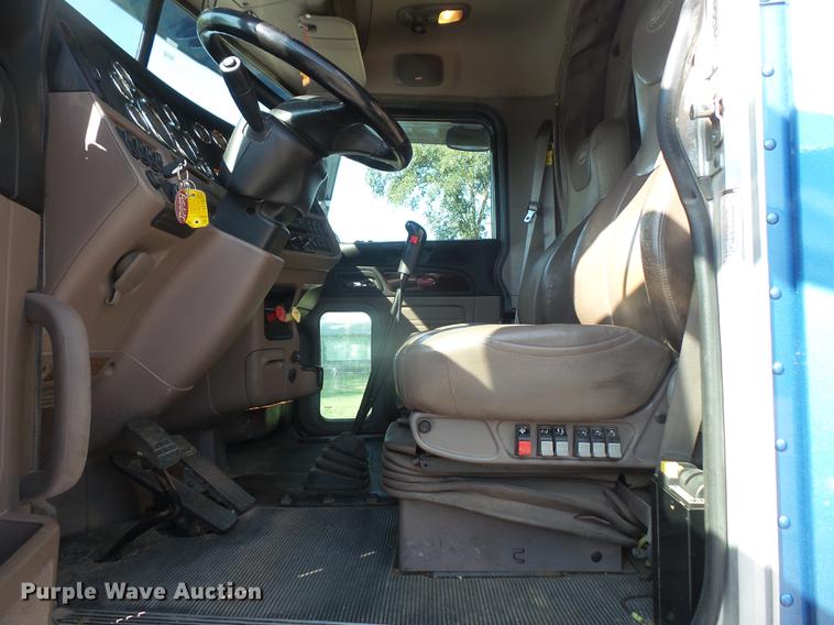 image for item DC5303 2012 Peterbilt 386 semi truck