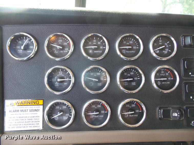 image for item DC5303 2012 Peterbilt 386 semi truck