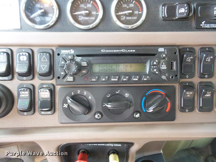 image for item DC5303 2012 Peterbilt 386 semi truck