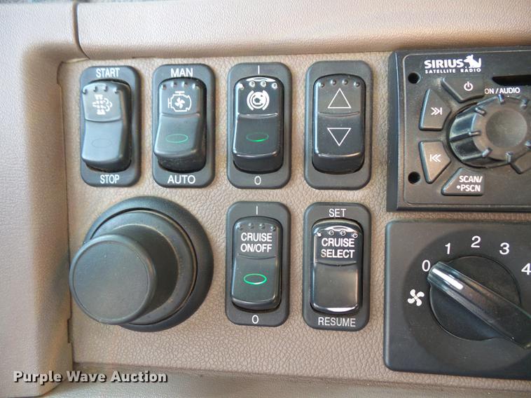 image for item DC5303 2012 Peterbilt 386 semi truck