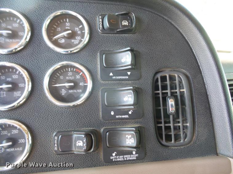 image for item DC5303 2012 Peterbilt 386 semi truck