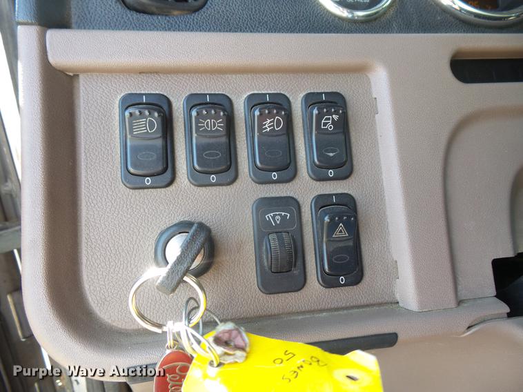 image for item DC5303 2012 Peterbilt 386 semi truck