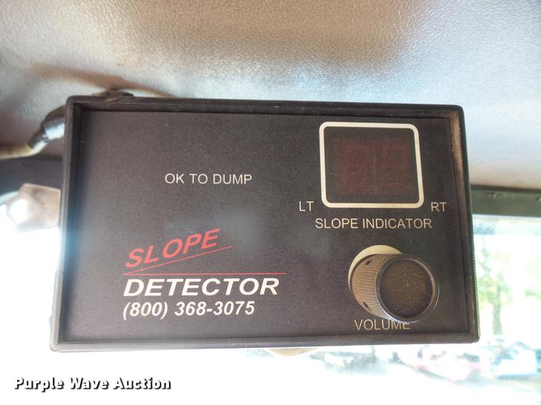 image for item DC5303 2012 Peterbilt 386 semi truck