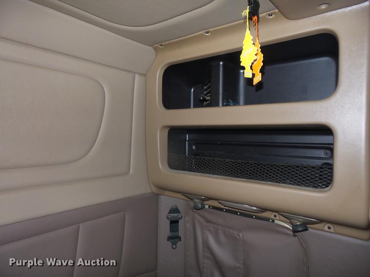 image for item DC5303 2012 Peterbilt 386 semi truck