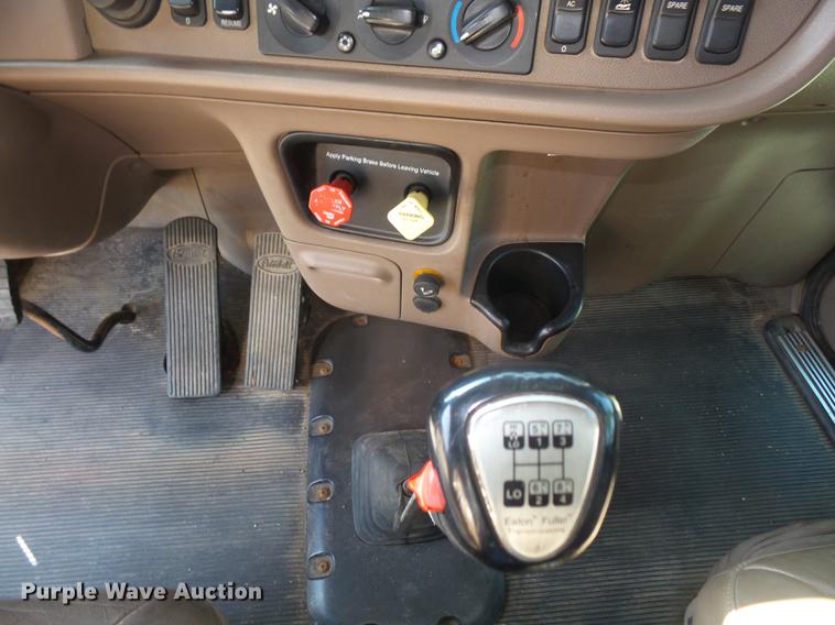 image for item DC5303 2012 Peterbilt 386 semi truck