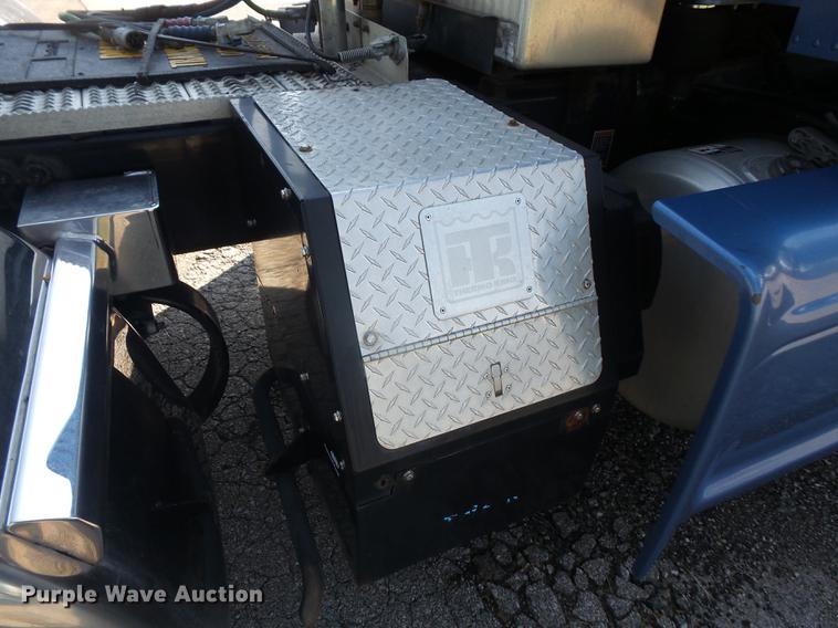 image for item DC5303 2012 Peterbilt 386 semi truck