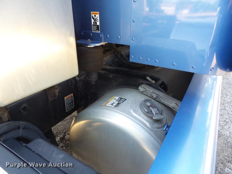 image for item DC5303 2012 Peterbilt 386 semi truck