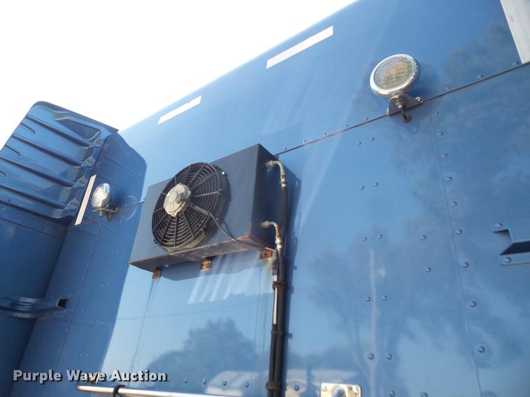 image for item DC5303 2012 Peterbilt 386 semi truck