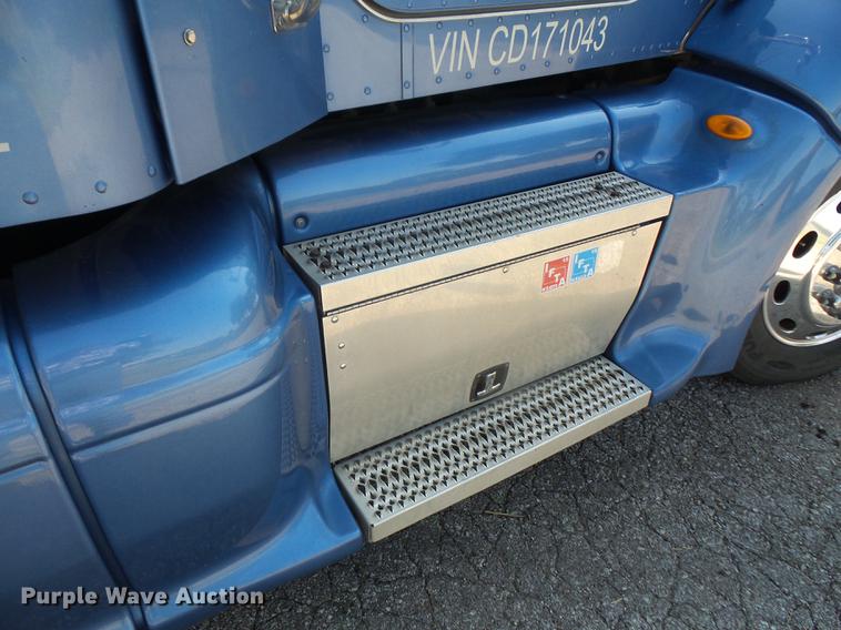 image for item DC5303 2012 Peterbilt 386 semi truck