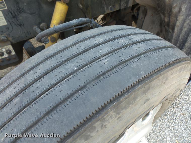 image for item DC5303 2012 Peterbilt 386 semi truck