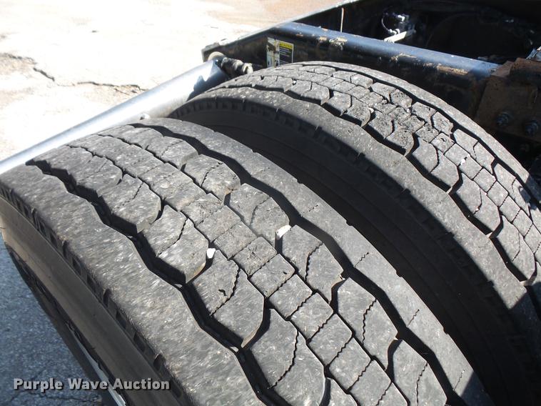 image for item DC5303 2012 Peterbilt 386 semi truck