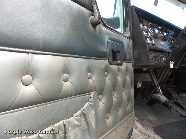 image for item DC5406 1996 Kenworth T600 semi truck