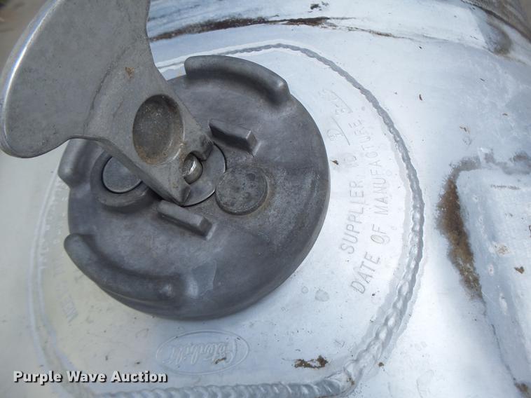 image for item DF9428 2003 aluminum fuel tank