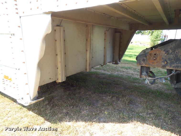 image for item DH9455 1985 Wilson PSDCL-102 livestock trailer