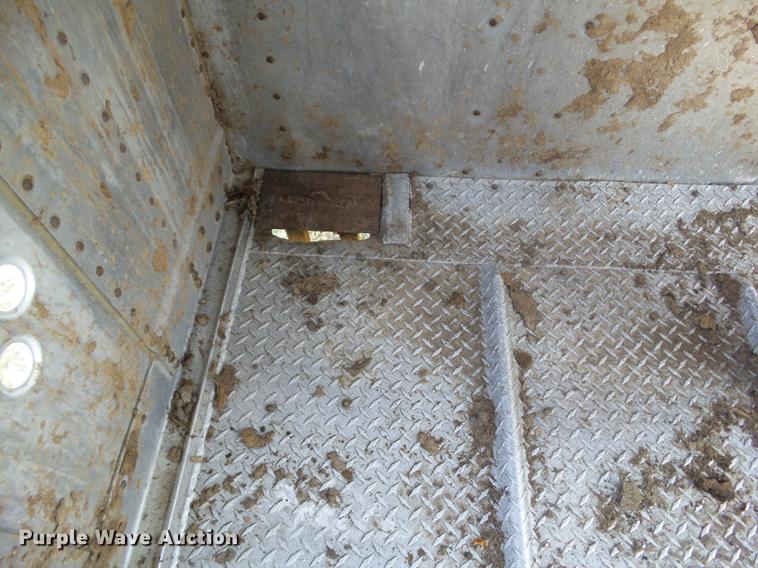 image for item DH9455 1985 Wilson PSDCL-102 livestock trailer