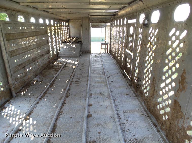 image for item DH9455 1985 Wilson PSDCL-102 livestock trailer