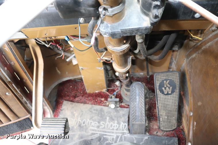 image for item DQ9445 1980 Kenworth semi truck