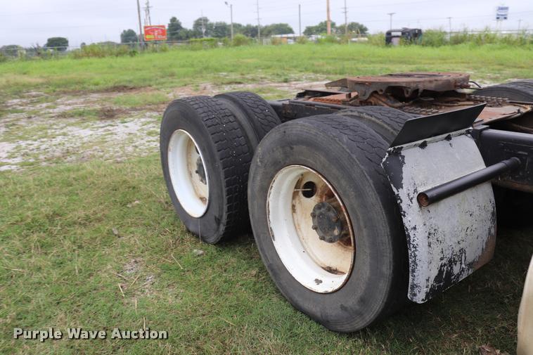 image for item DQ9445 1980 Kenworth semi truck