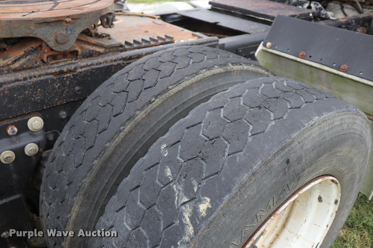 image for item DQ9445 1980 Kenworth semi truck